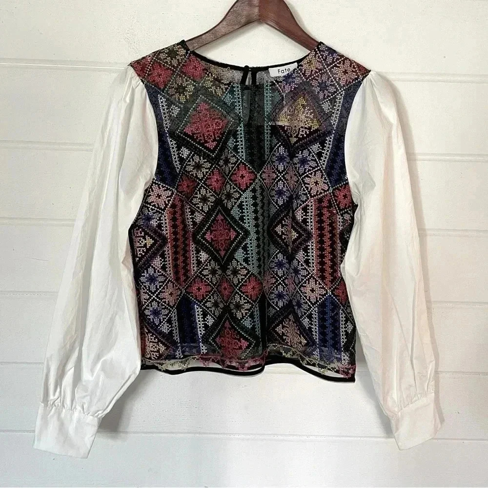 NWT Fate Boho Long Sleeve
Embroidered Top with Poplin Sleeve Size Small
